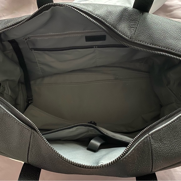 BRAND NEW NEVER USED AWAY LEATHER EVERYWHERE BAG - Picture 4 of 6